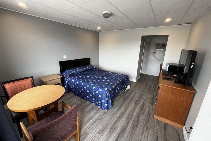 Room 5 of 82
