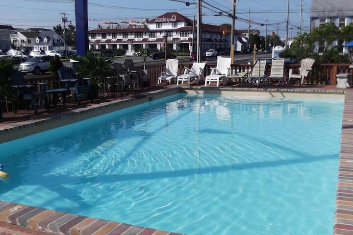 Pool 12 of 21