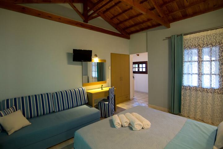Room 15 of 37