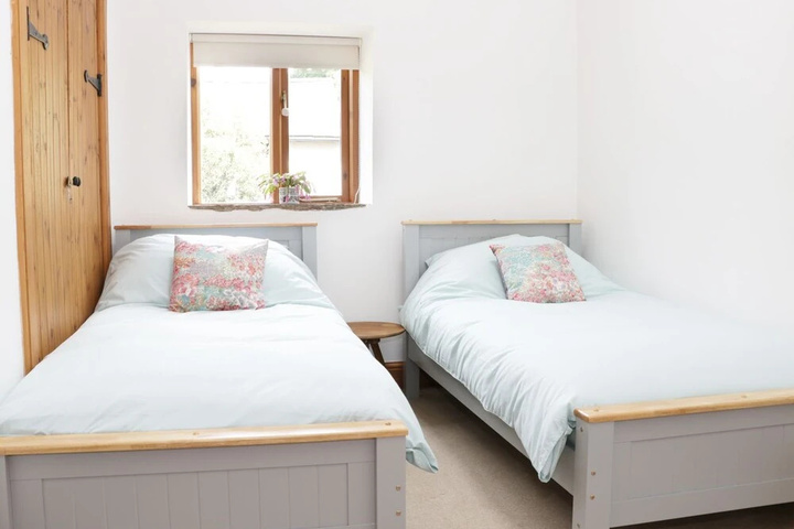 Room 5 of 14
