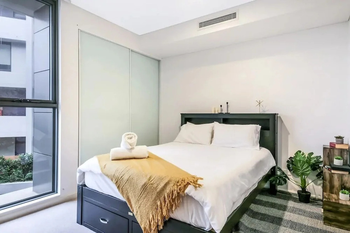 Room 2 of 9