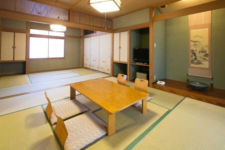 Room 8 of 69