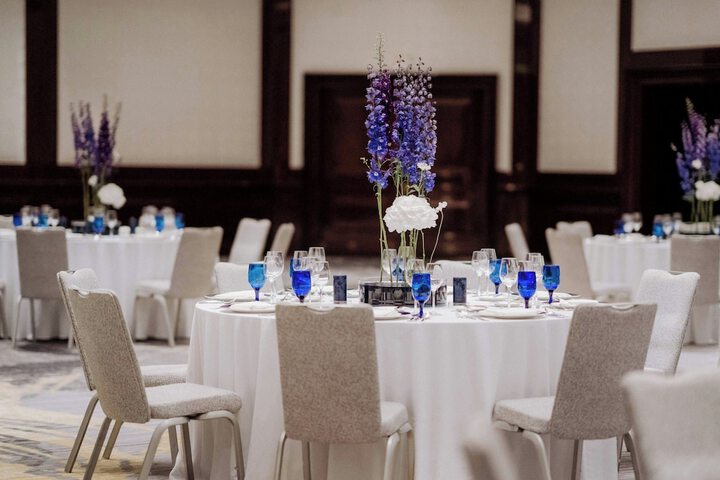 Ballroom/Hall 124 of 152