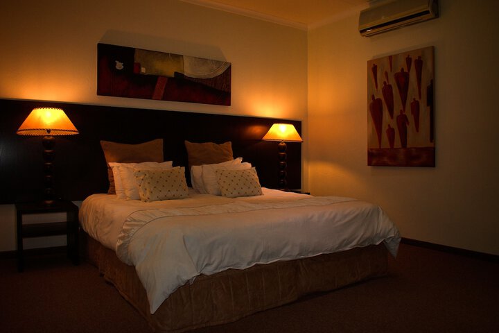 Room 6 of 33
