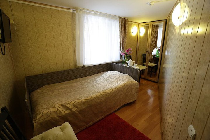Room 15 of 48