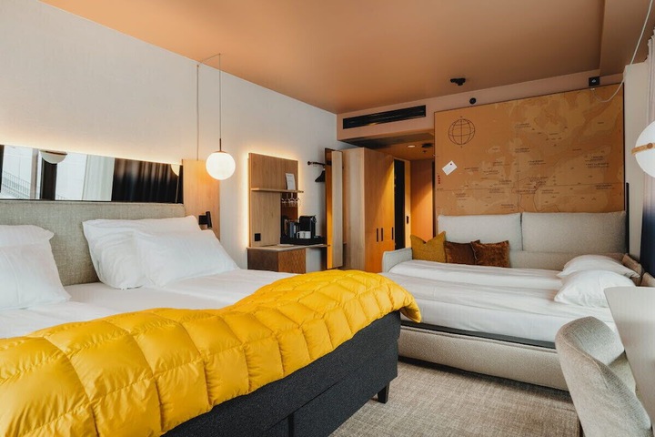 Room 34 of 89