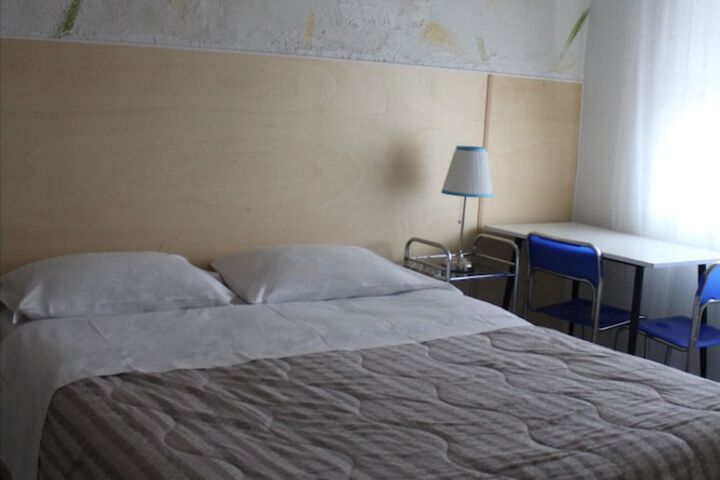 Room 9 of 37