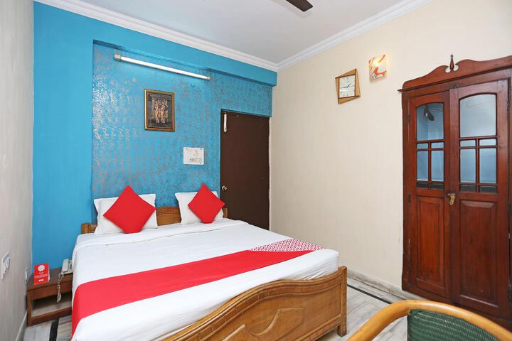Room 2 of 6