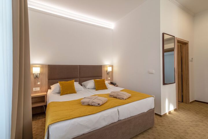 Room 20 of 128