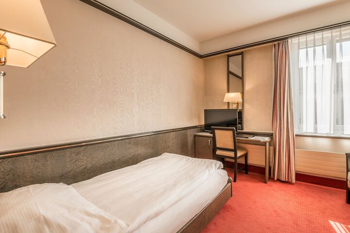 Room 62 of 146