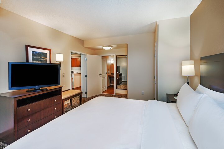1 King Bed (11 of 19)