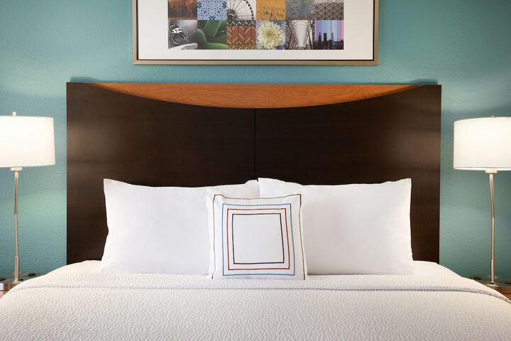 1 King Bed (5 of 8)
