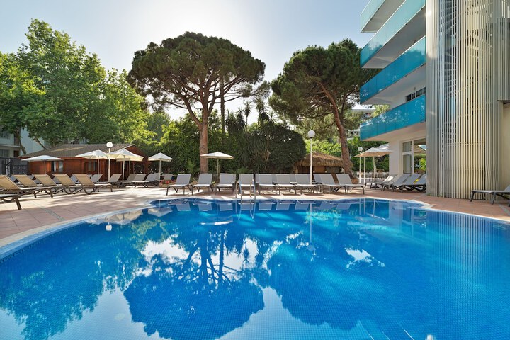 Hotel Pool