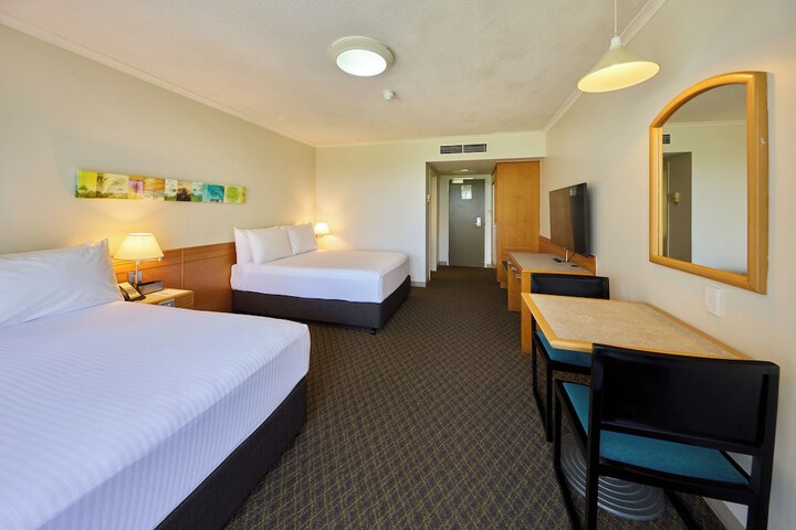 Room 10 of 99
