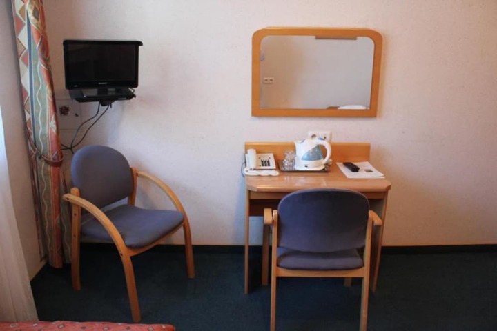 Room 10 of 73