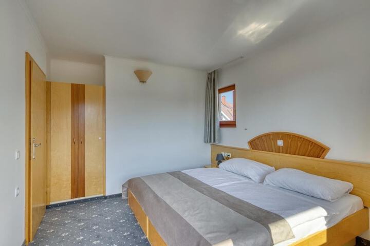 Room 8 of 39