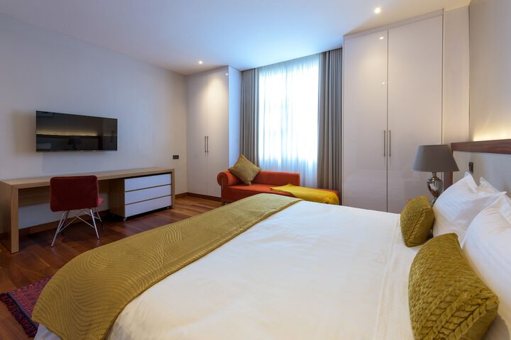 Room 4 of 36