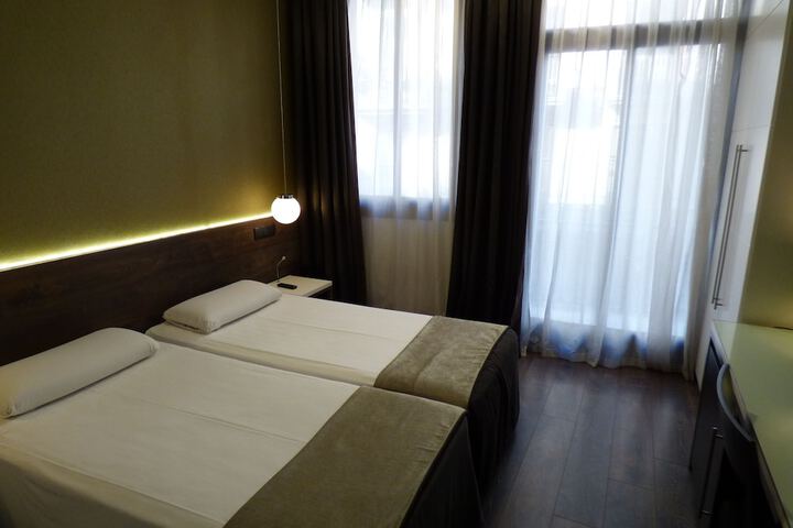 Room 77 of 193