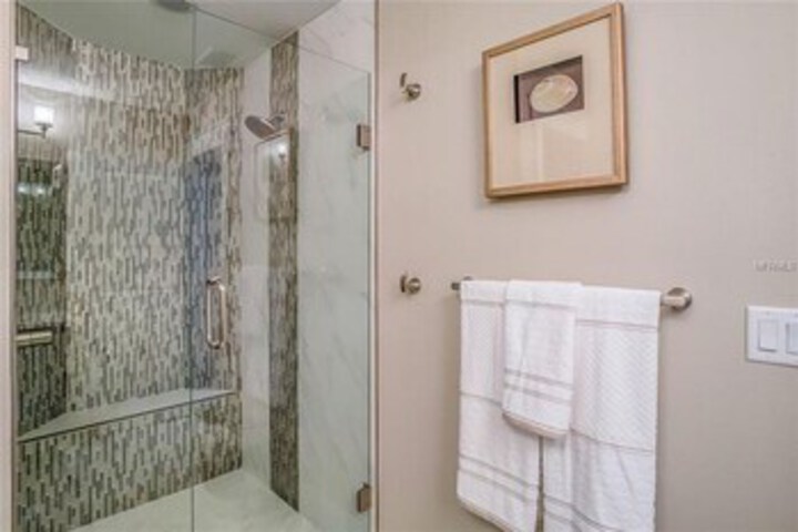 Room 4 of 25