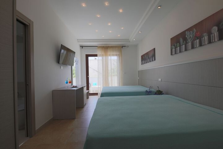 Room 5 of 37