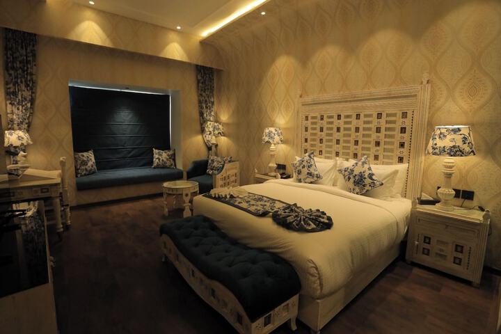 Room 4 of 26