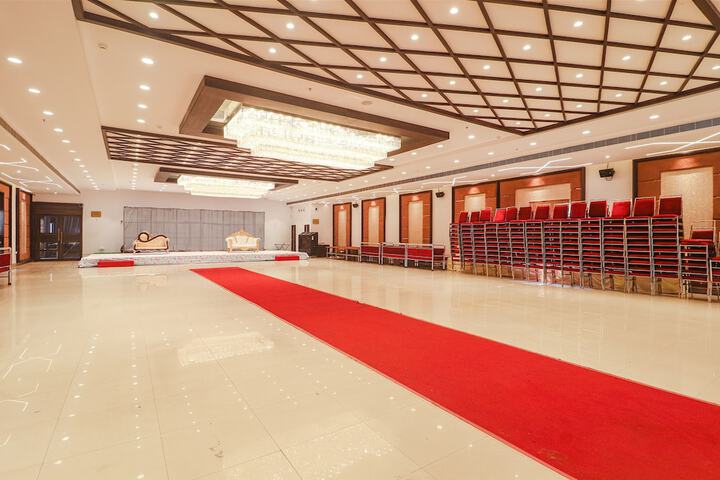 Ballroom/Hall 35 of 37