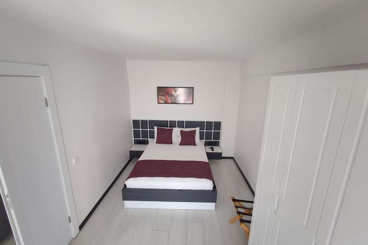 Room 9 of 65
