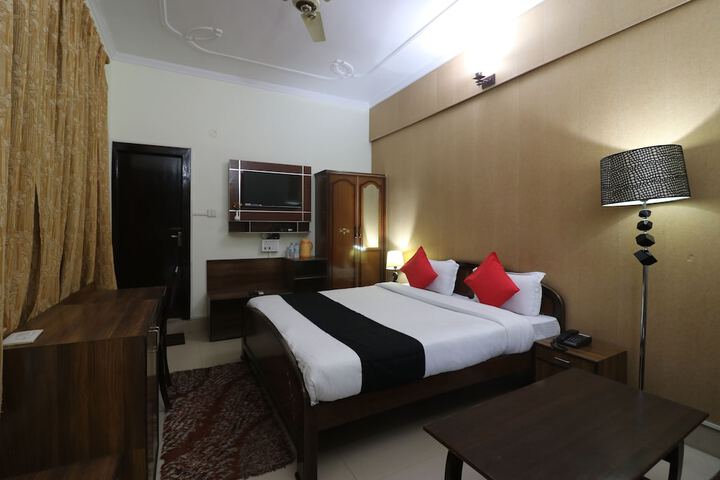 Room 6 of 32