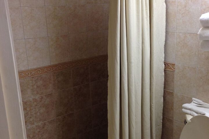 Standard Room, King or Two Doubles (3 of 12)