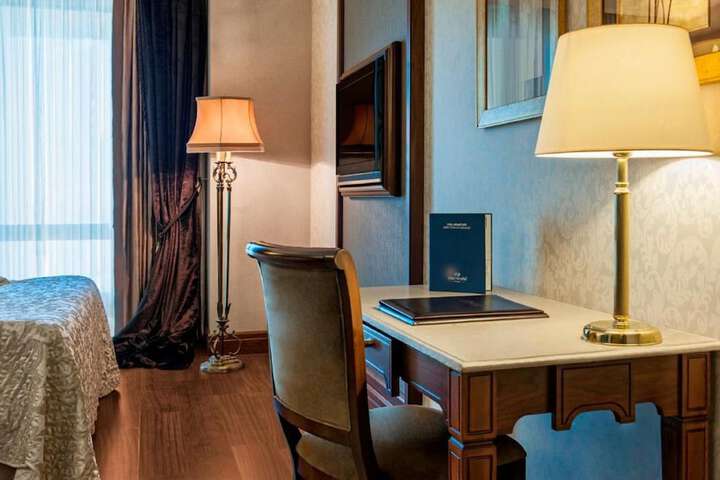 Room 4 of 26