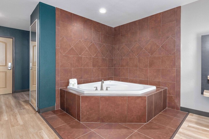 Jetted tub