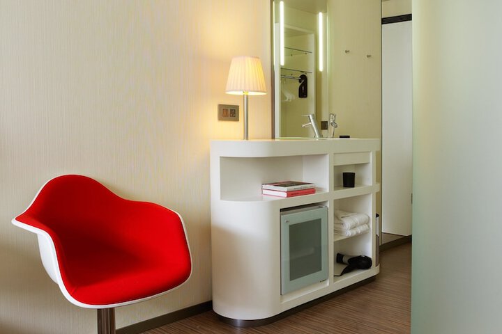 Room 34 of 61