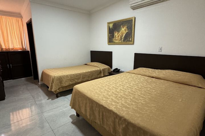 Room 33 of 65