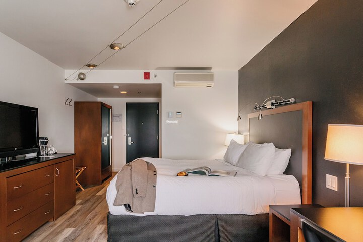 Room 46 of 86