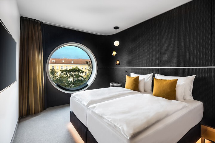 Room 9 of 45