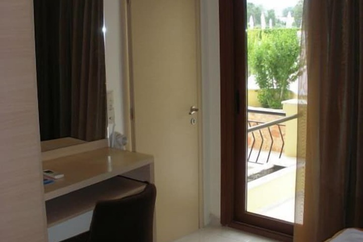 Room 14 of 36