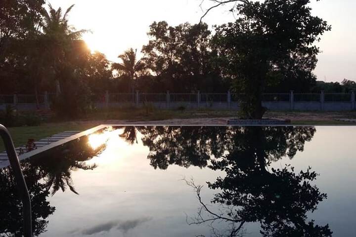 Pool Hotel