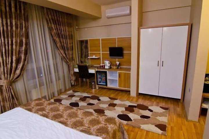 Room 4 of 14