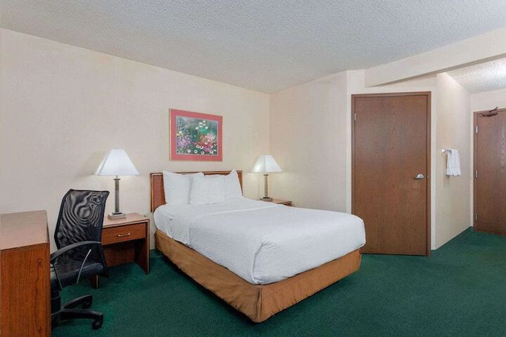 Standard | King Bed (5 of 9)