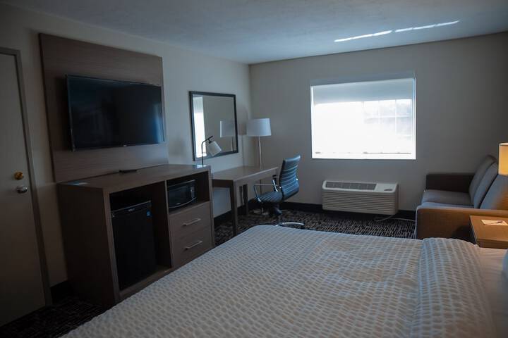 1 King Bed with Sofa Bed (28 of 31)