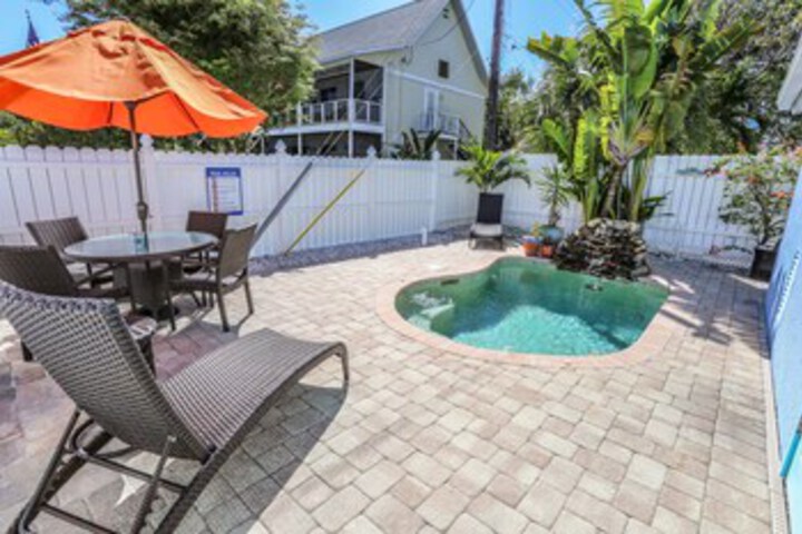 Pool 15 of 28