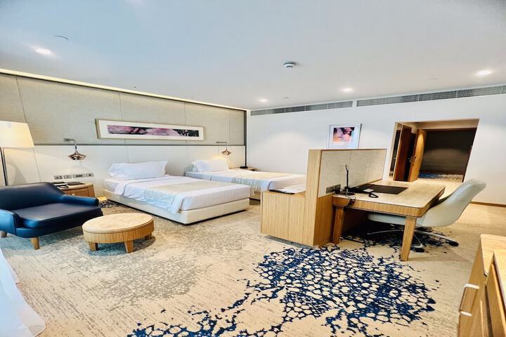 Room 25 of 46