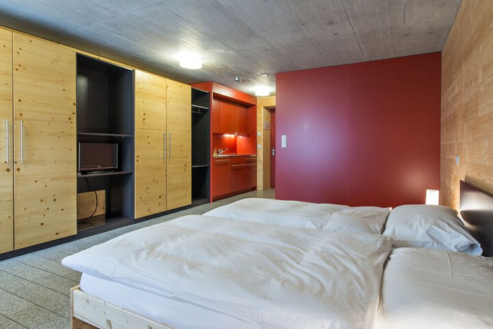 Room 10 of 42