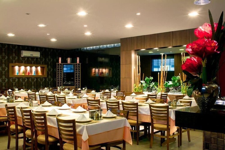 Dining 36 of 53