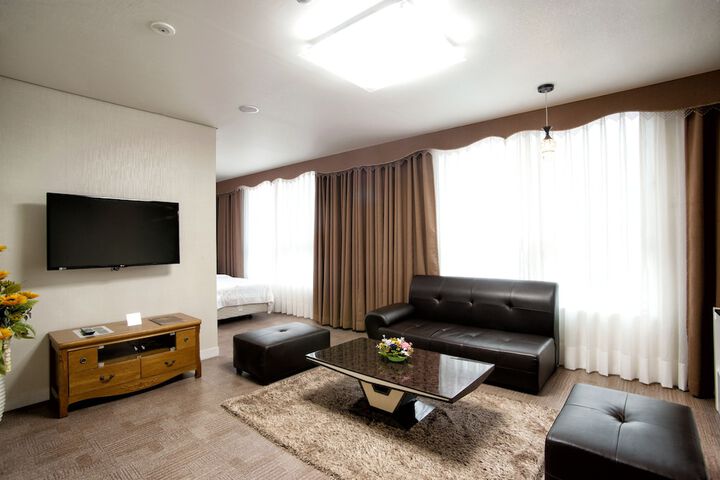 Room 5 of 38