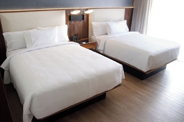 Room 6 of 75
