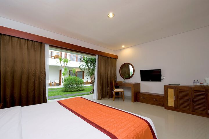 Room 4 of 73