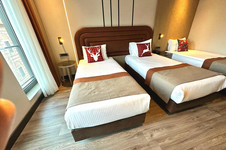 Room 33 of 96