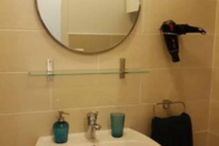 Room 7 of 32
