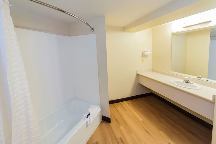 Standard King Bed Accessible (3 of 10)
